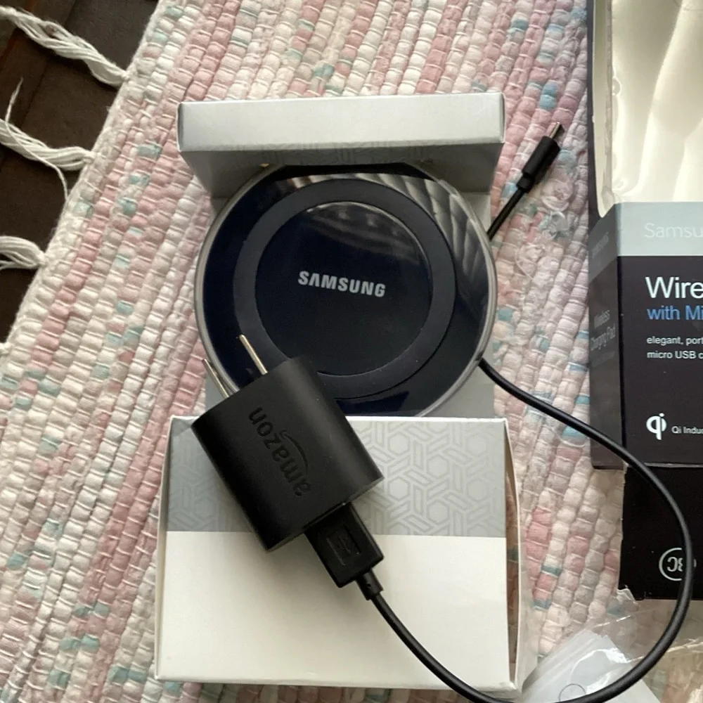 Samsung Black Wireless Charging Pad with MicroUSB